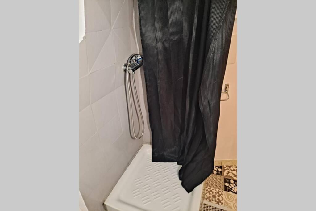 Studio A 10 Min A Pied Notre-Dame De La Garde Apartment Marseille Luaran gambar