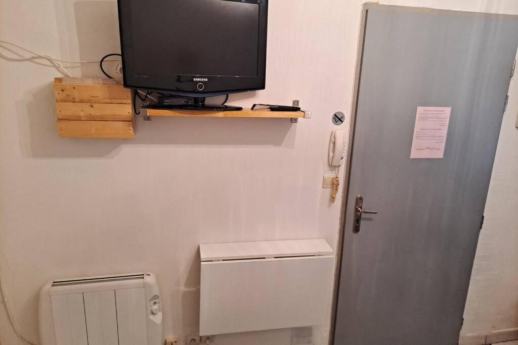 Studio A 10 Min A Pied Notre-Dame De La Garde Apartment Marseille Luaran gambar