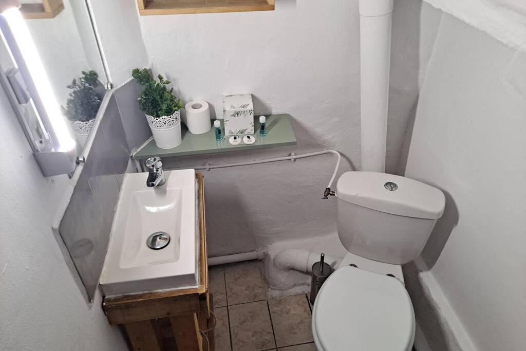 Studio A 10 Min A Pied Notre-Dame De La Garde Apartment Marseille Luaran gambar