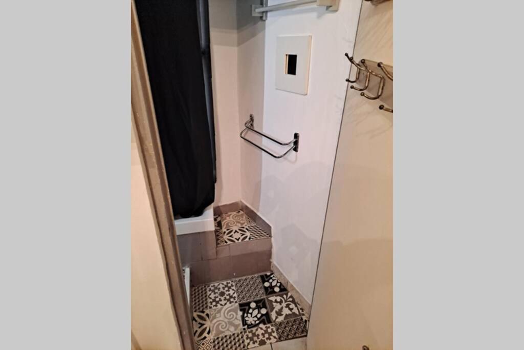 Studio A 10 Min A Pied Notre-Dame De La Garde Apartment Marseille Luaran gambar